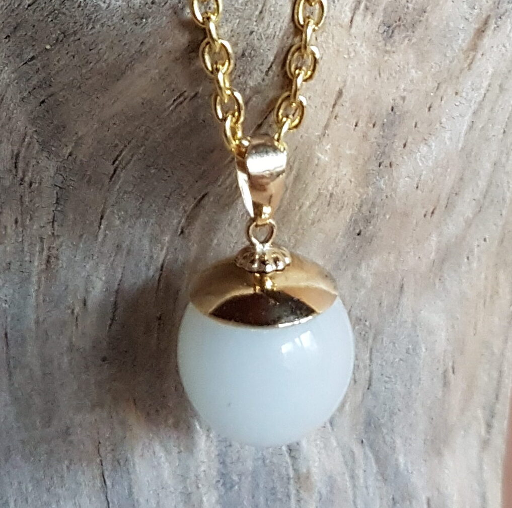 Muttermilchperle mit 18K Gold Perlkappe