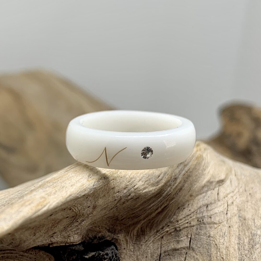 Muttermilchring mit Haarbuchstabe und weissem Swarovskistein