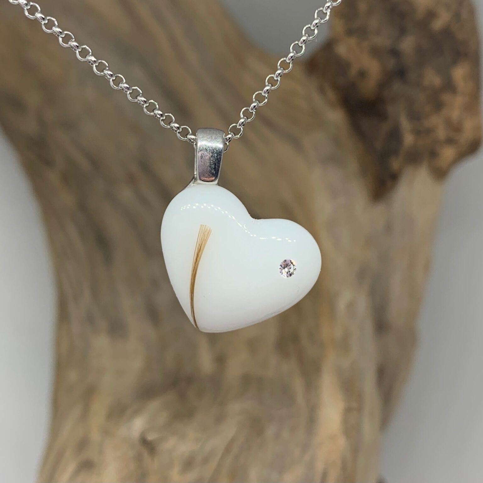 grosses Muttermilchherz mit Babyhaar Strähne und weissem Swarovski Stein