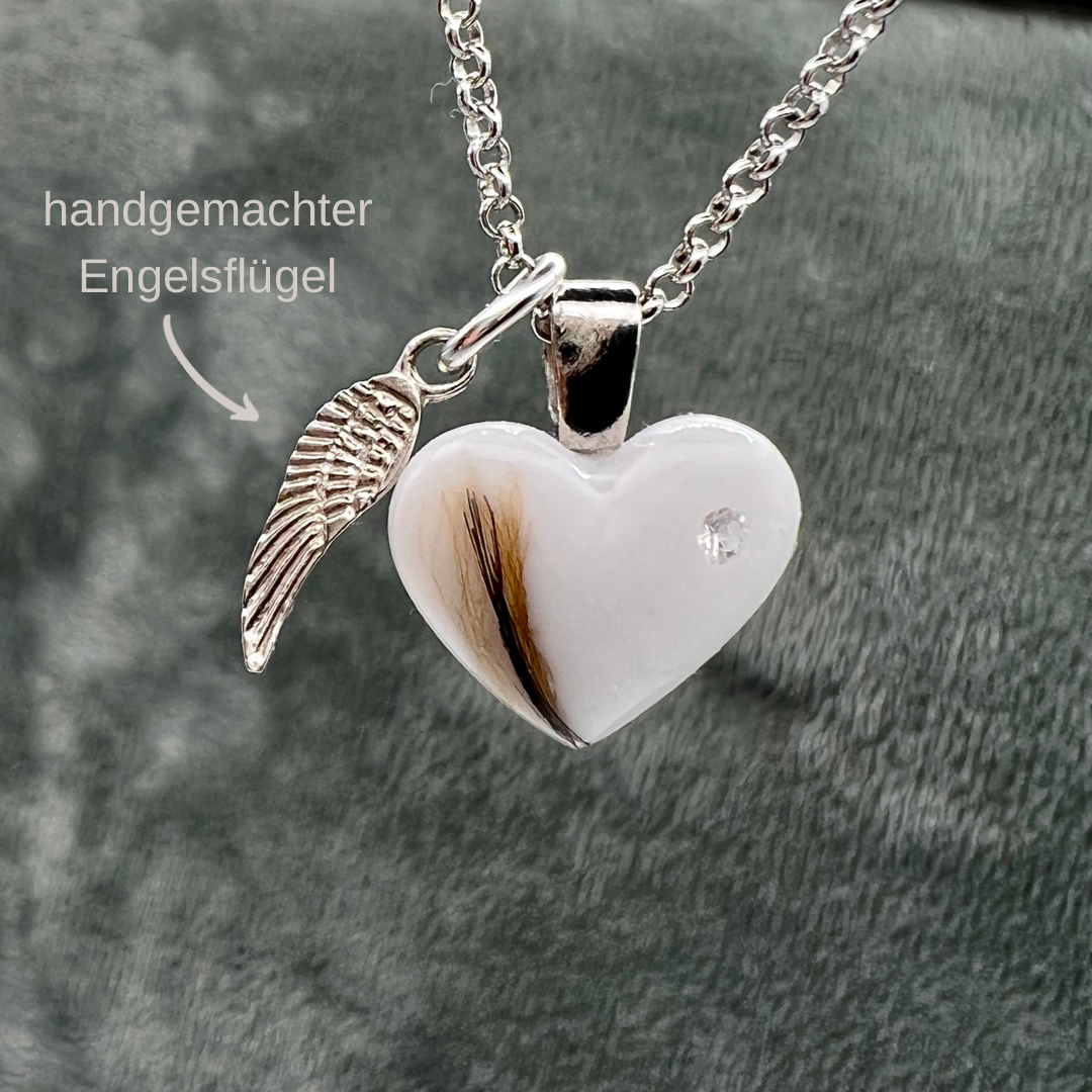 Engelsflügel mit kleinem Tierhaarherz