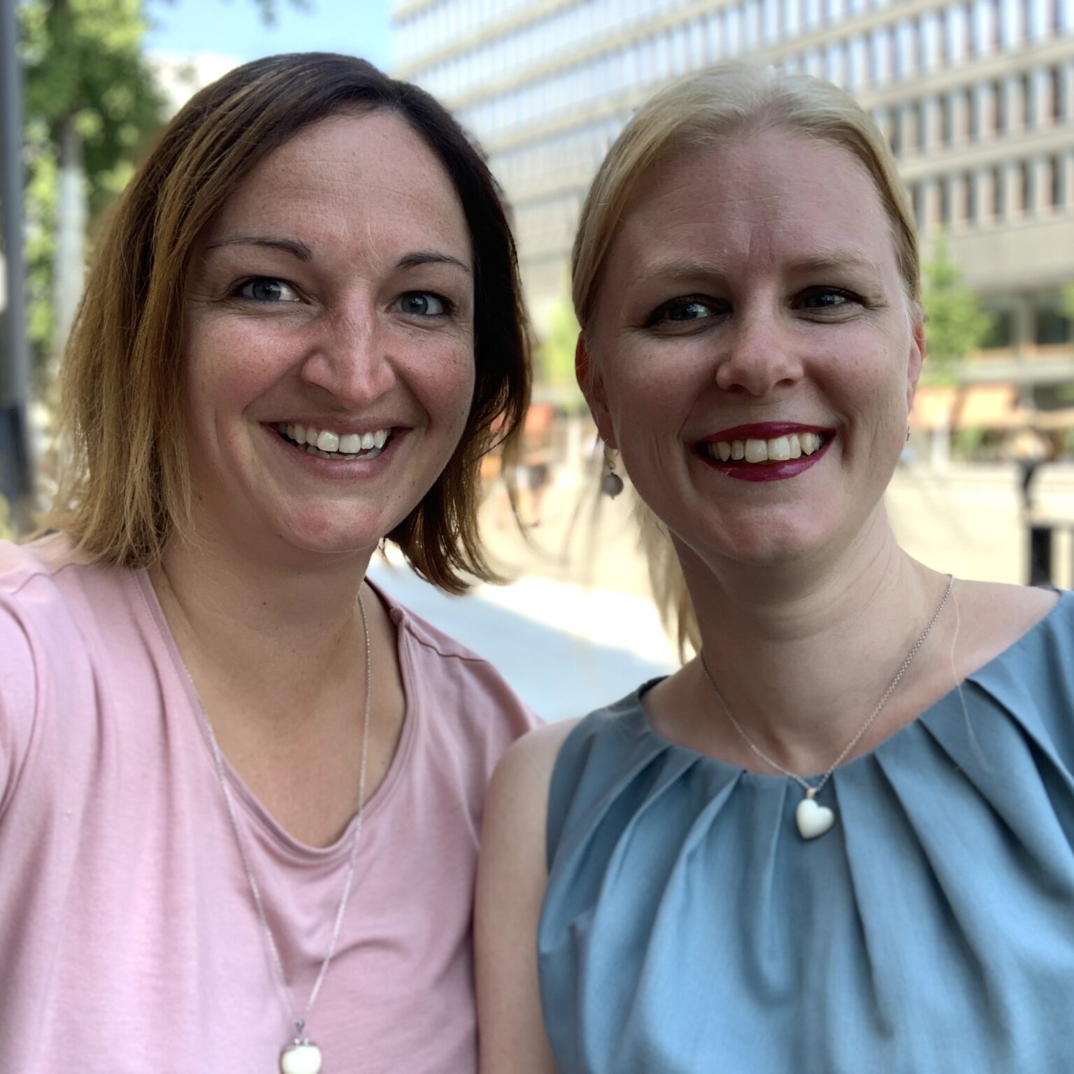 Fabienne und Simone von Mumis Kreation